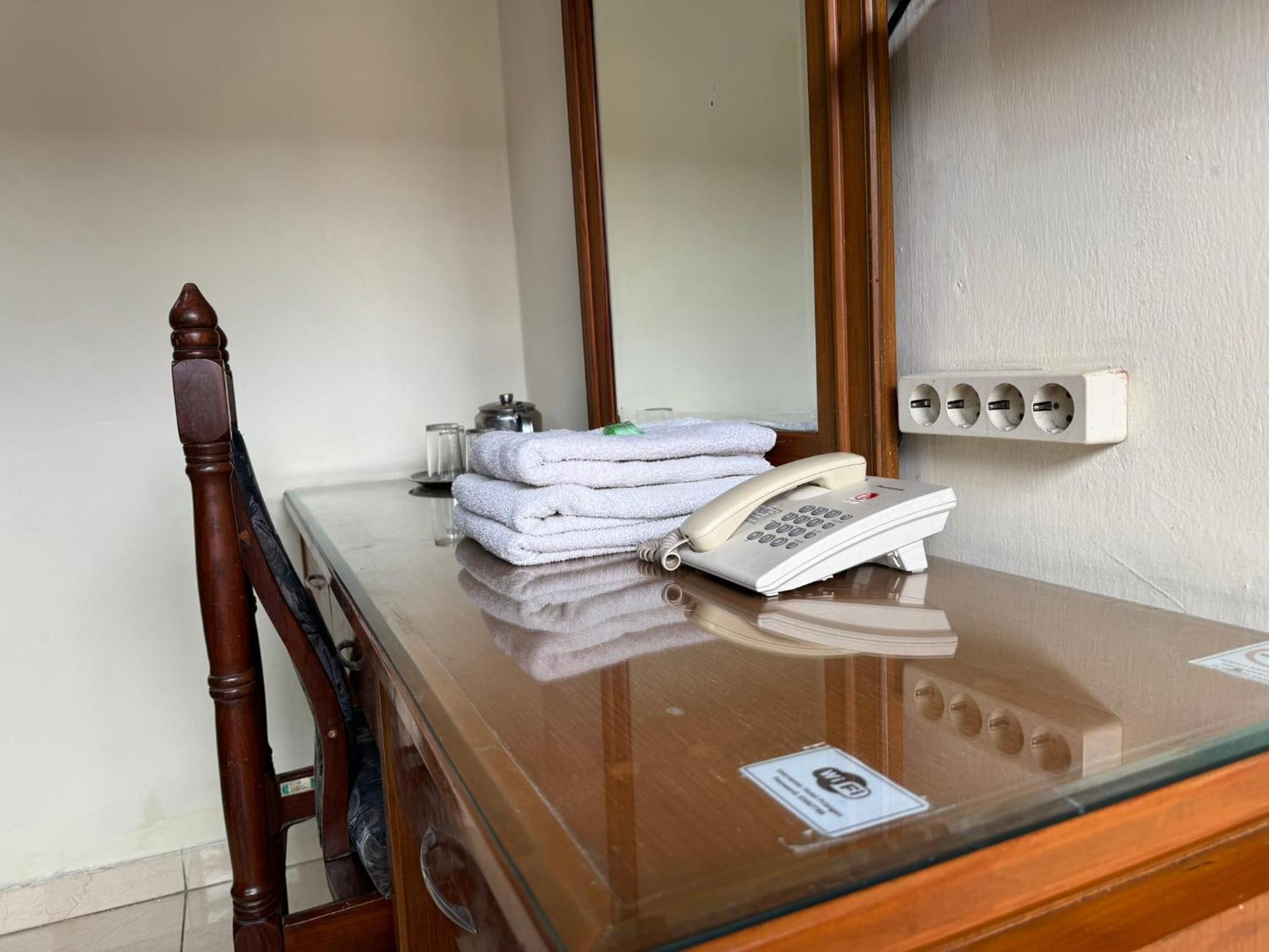 Hotel Priangan Cirebon Kültér fotó