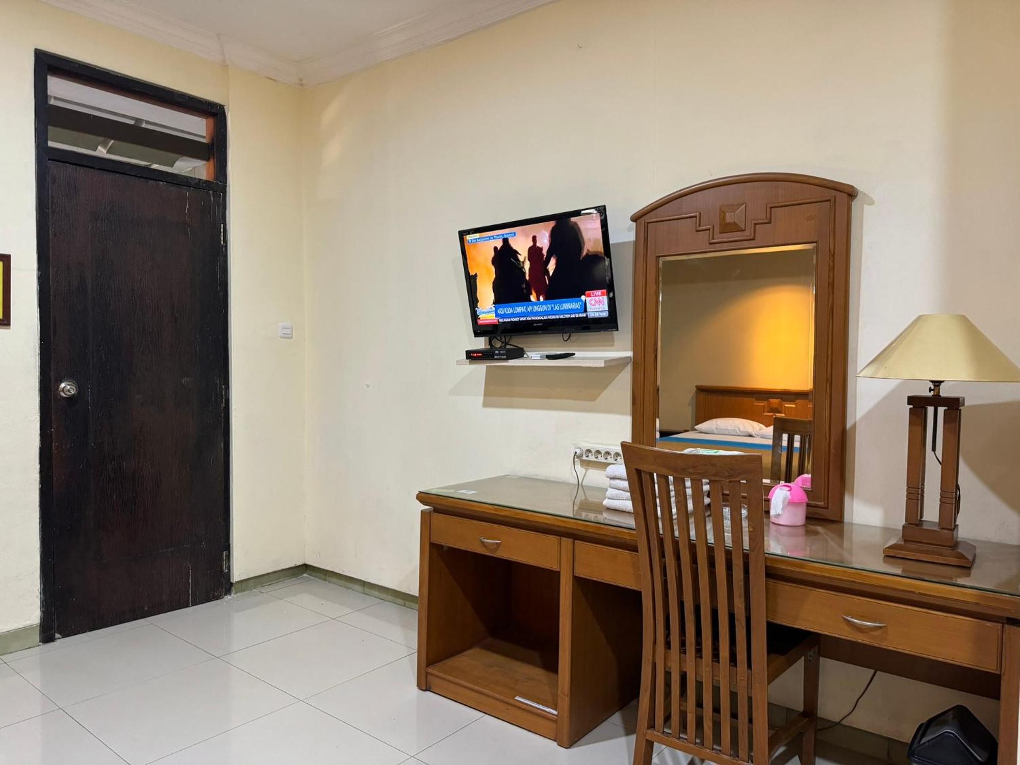 Hotel Priangan Cirebon Kültér fotó