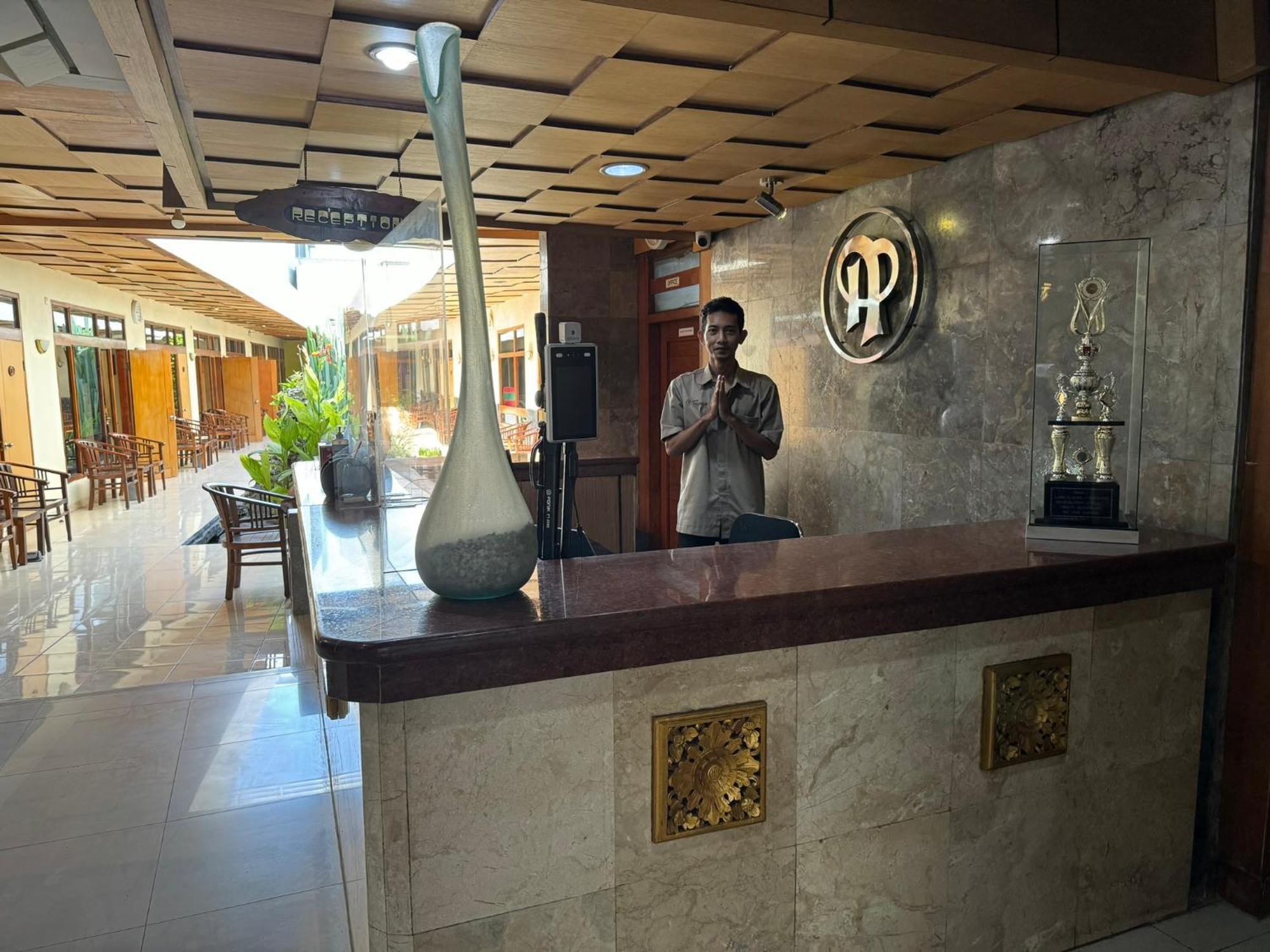 Hotel Priangan Cirebon Kültér fotó