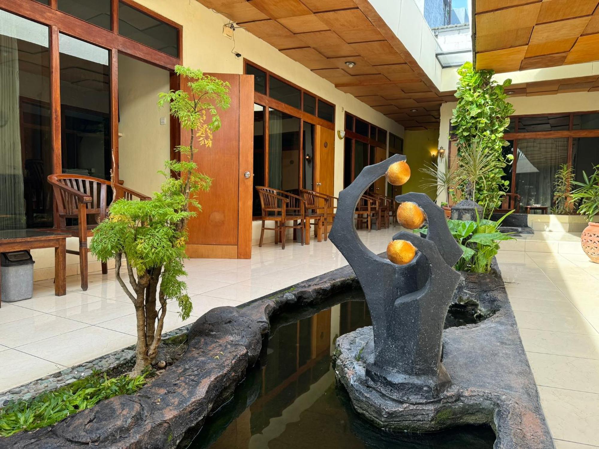 Hotel Priangan Cirebon Kültér fotó