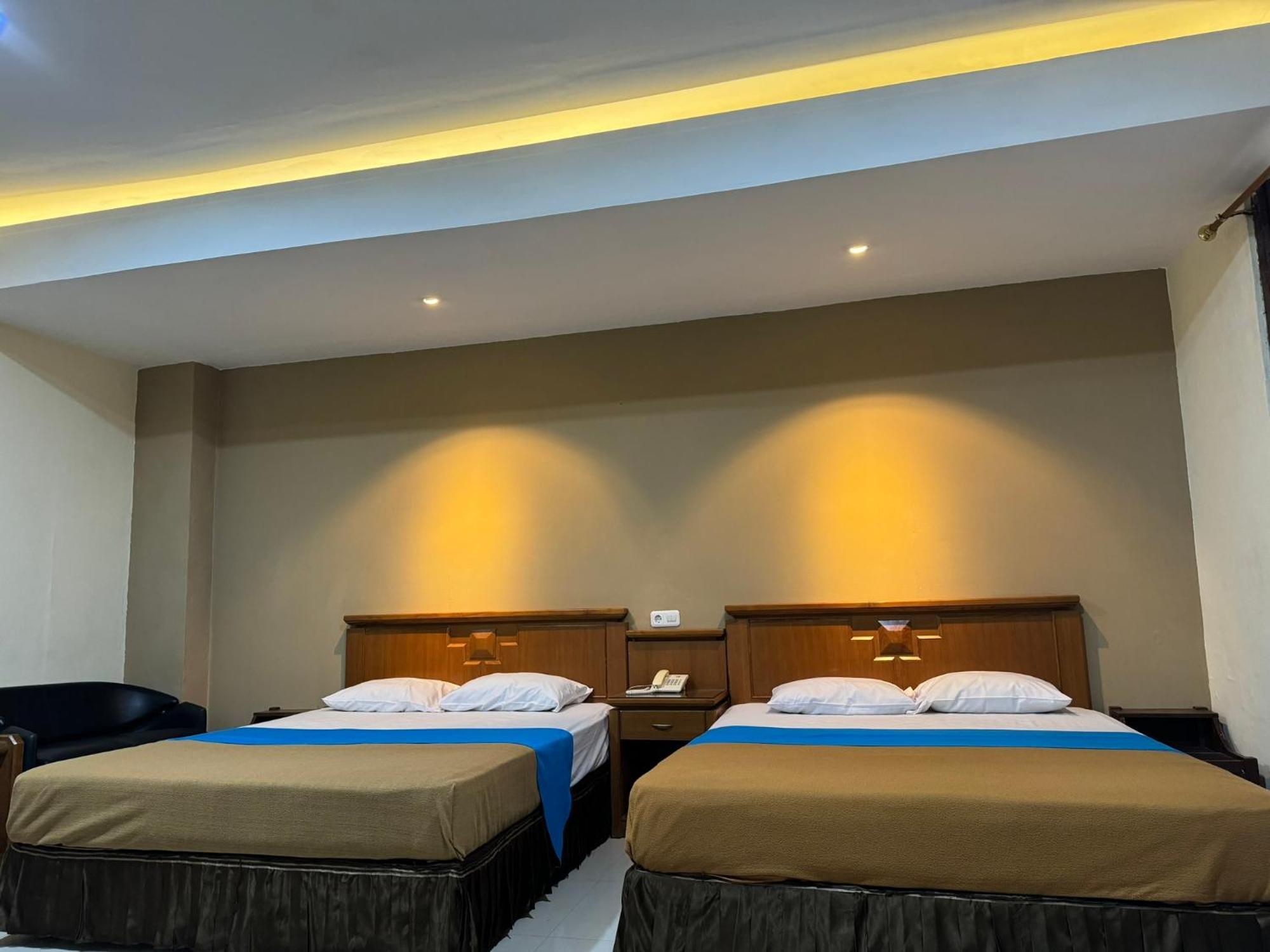 Hotel Priangan Cirebon Kültér fotó