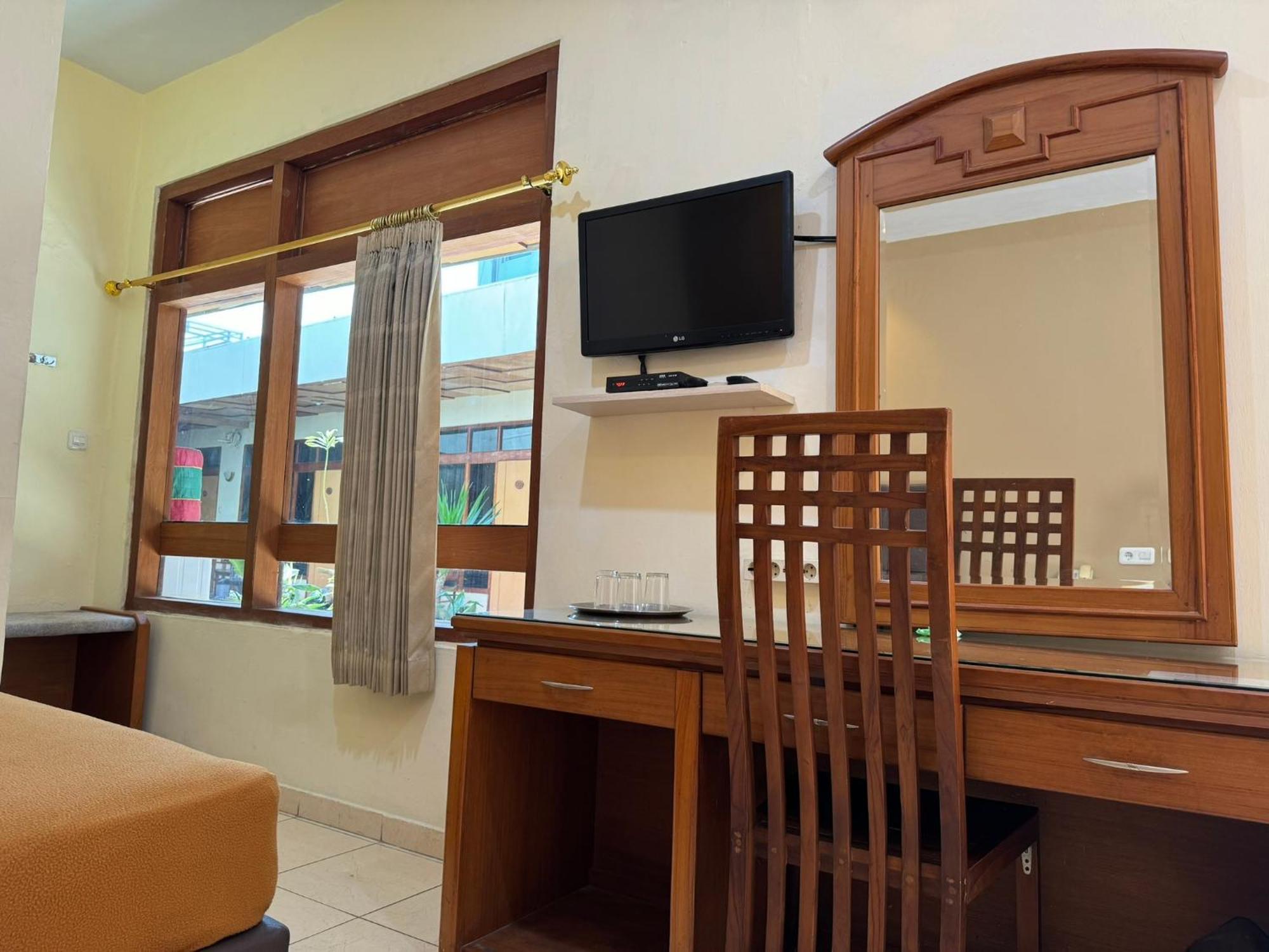 Hotel Priangan Cirebon Kültér fotó