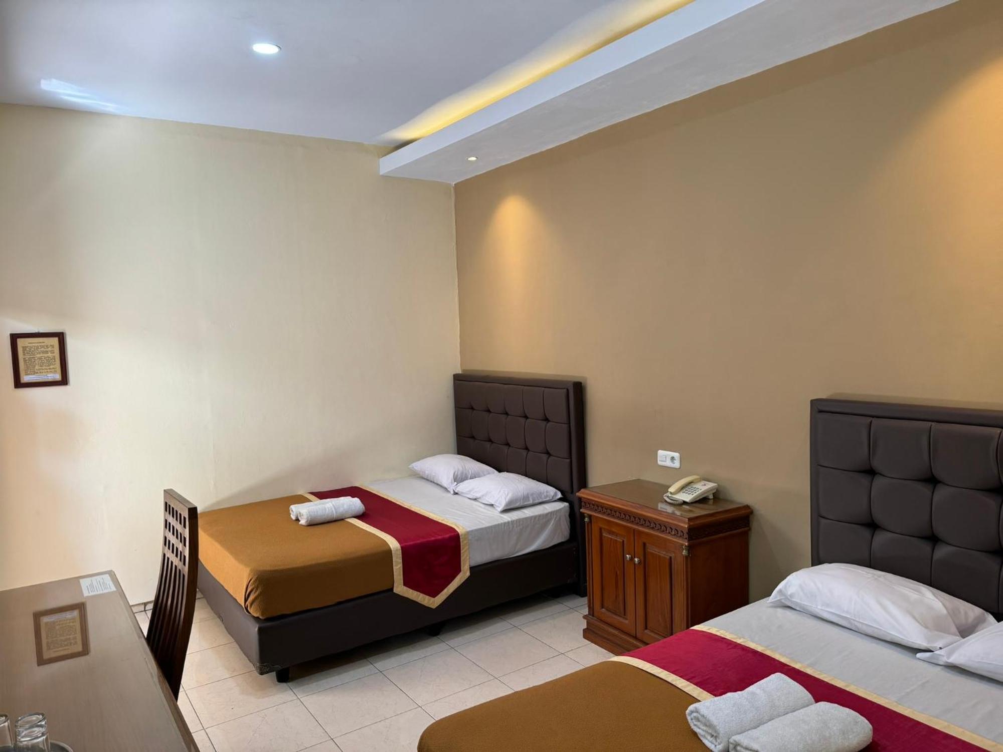 Hotel Priangan Cirebon Kültér fotó