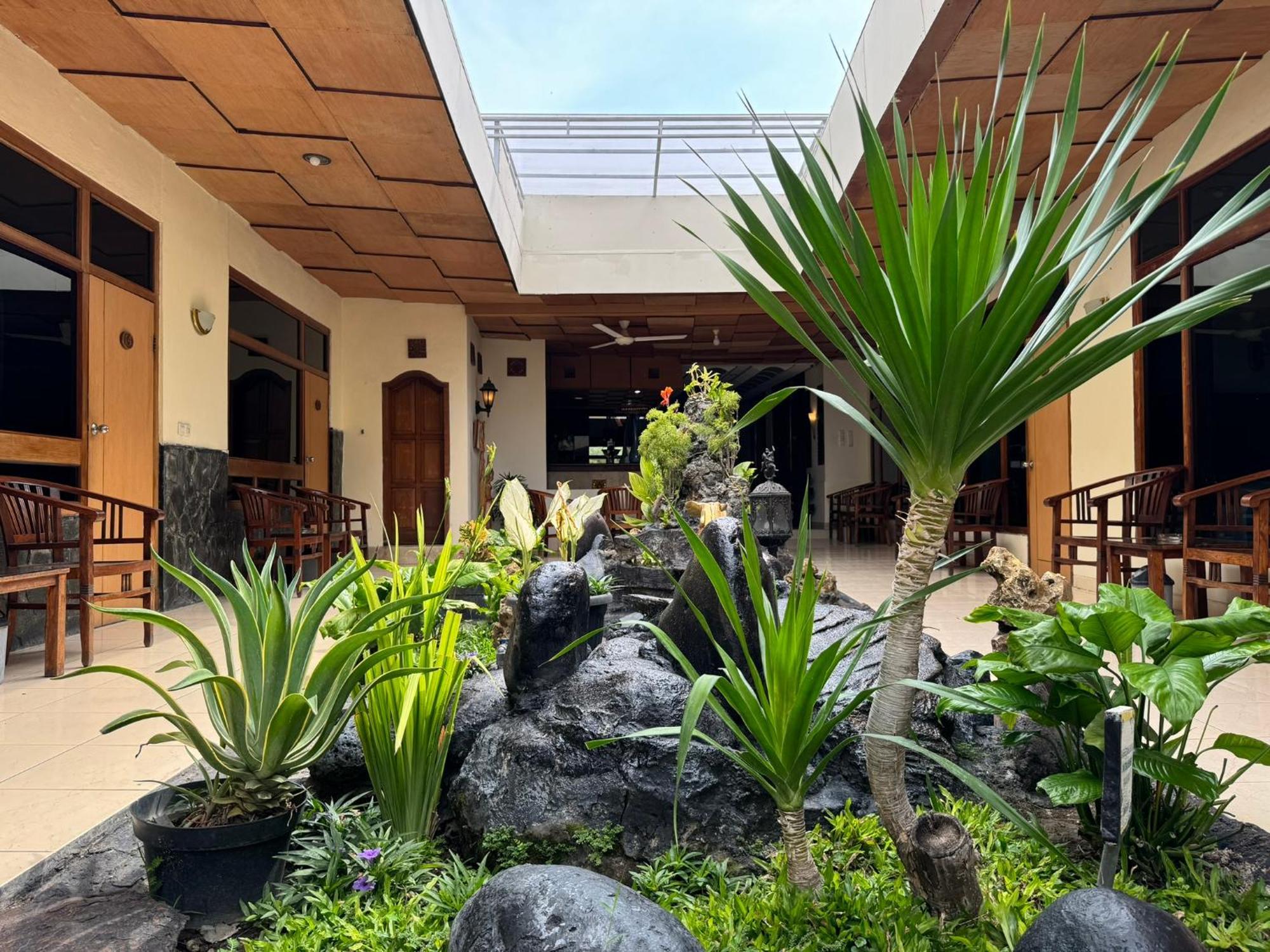Hotel Priangan Cirebon Kültér fotó