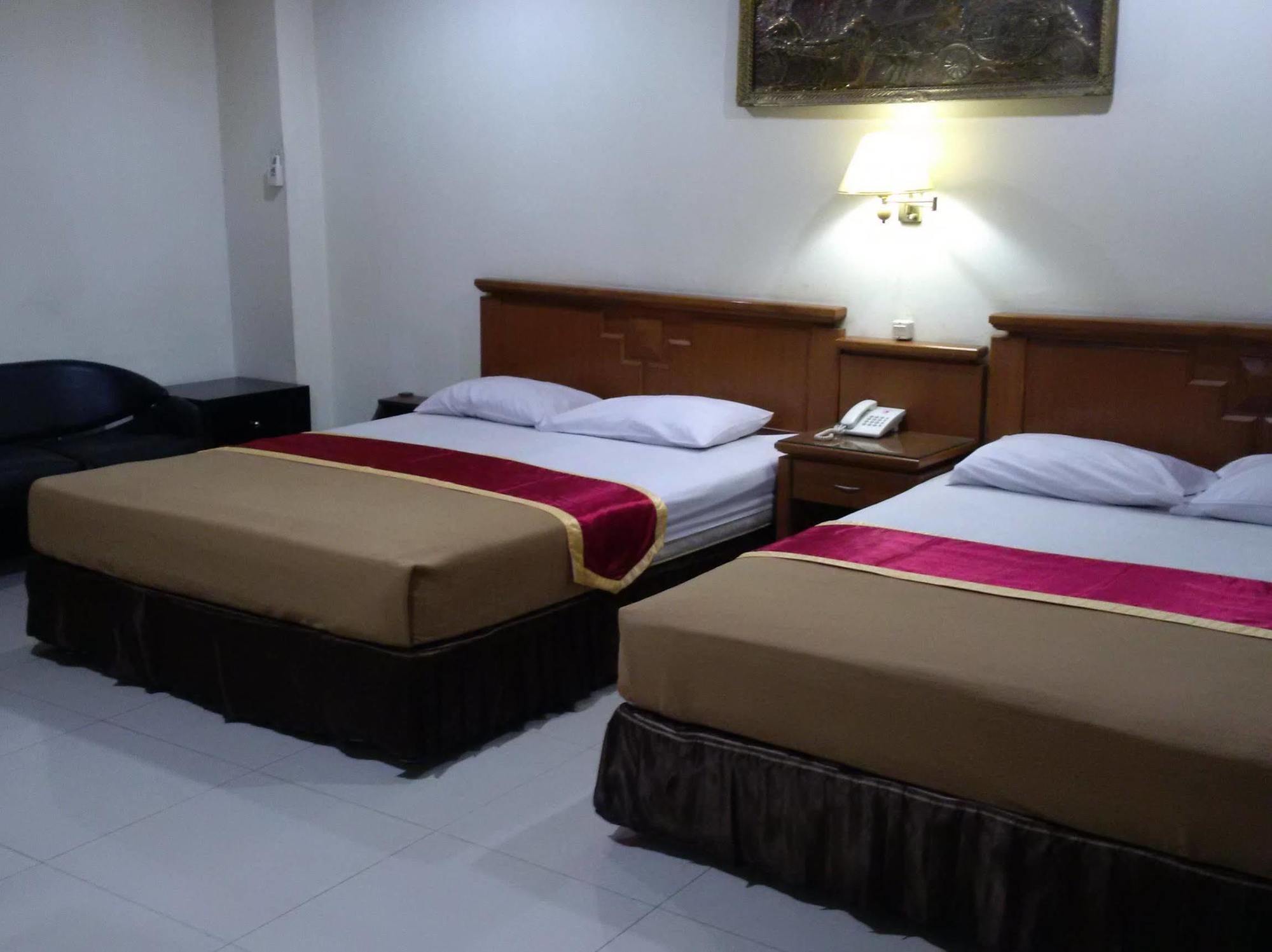 Hotel Priangan Cirebon Kültér fotó
