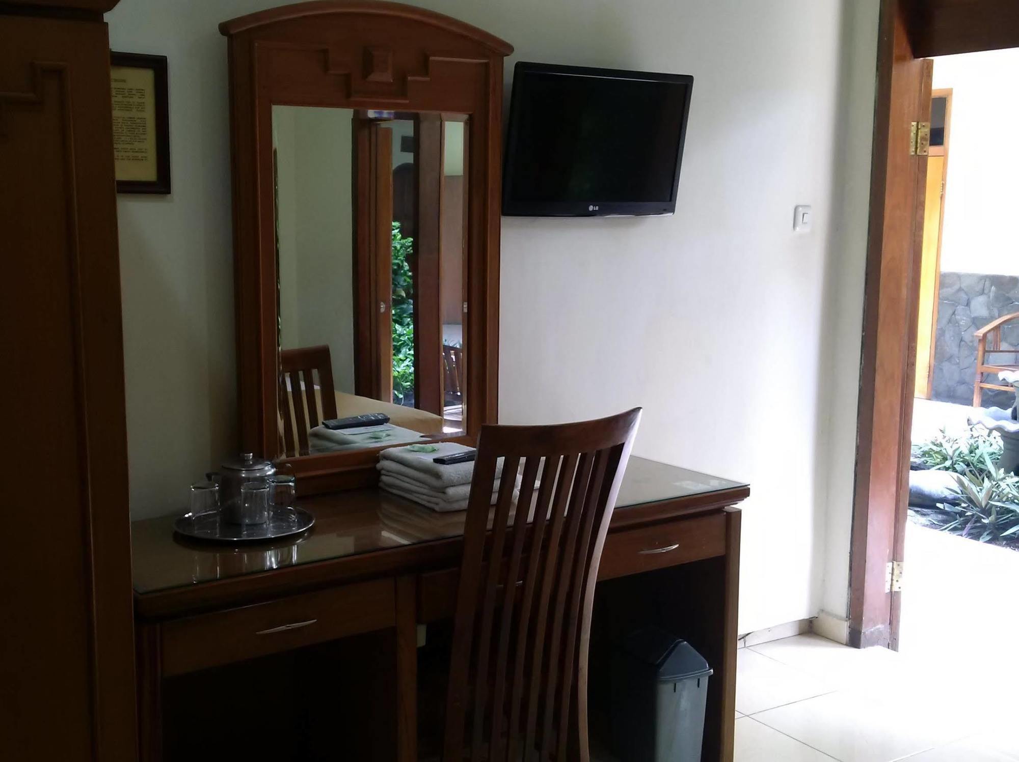 Hotel Priangan Cirebon Kültér fotó