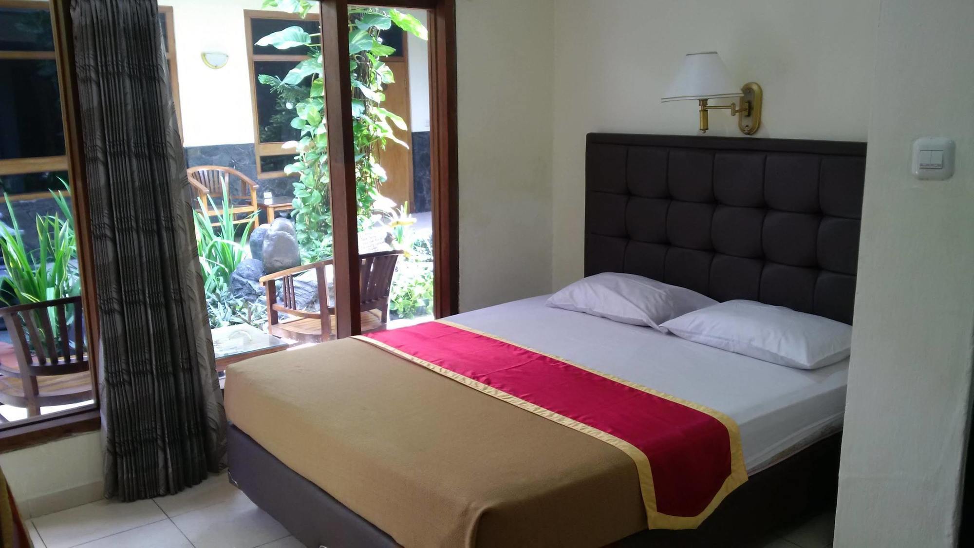 Hotel Priangan Cirebon Kültér fotó